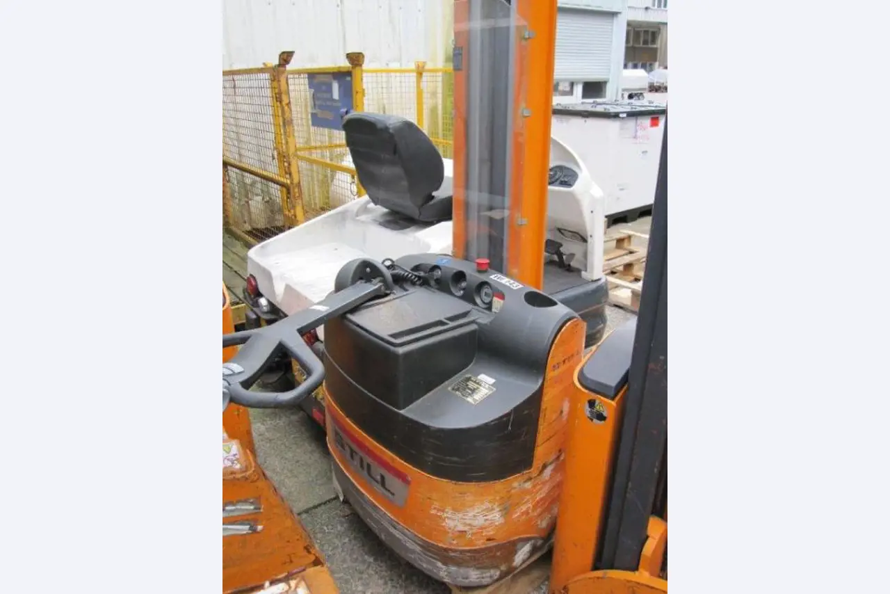 Gepflegte Flurförderfahrzeuge-1